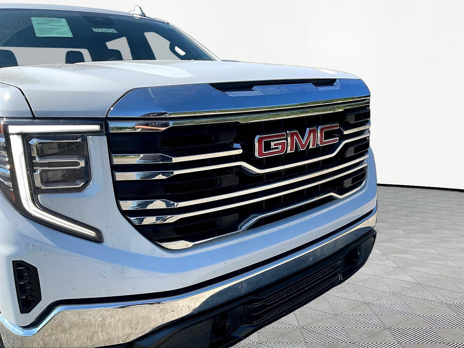 Used 2025 GMC Sierra 1500 SLT AWD/4WD image 34