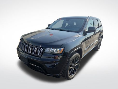 Used 2022 Jeep Grand Cherokee Laredo X image 2