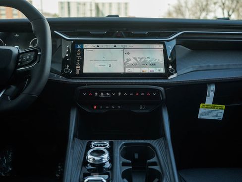 New 2026 Jeep Cherokee Overland AWD/4WD image 17