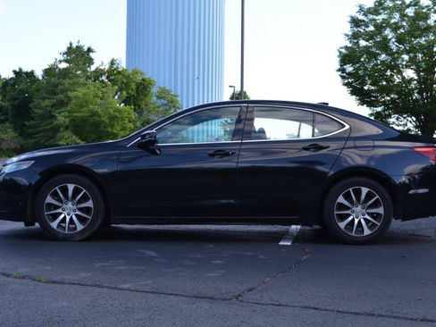 Used 2017 Acura TLX FWD image 8
