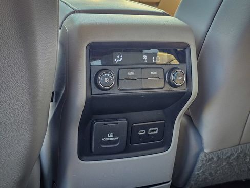 Used 2020 GMC Acadia SLT w/ LPO, Floor Liner Package FWD image 34