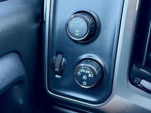 Used 2018 Chevrolet Silverado 1500 LT w/ All Star Edition AWD/4WD image 23