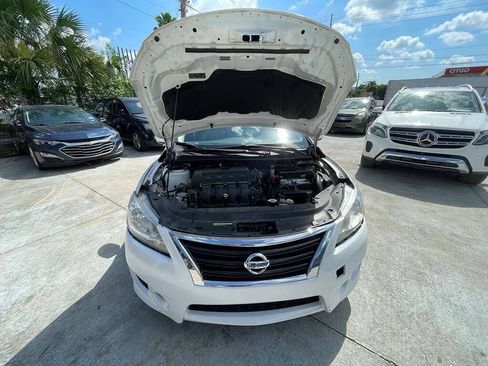 Used 2015 Nissan Sentra SR w/ SR Premium Package FWD image 11