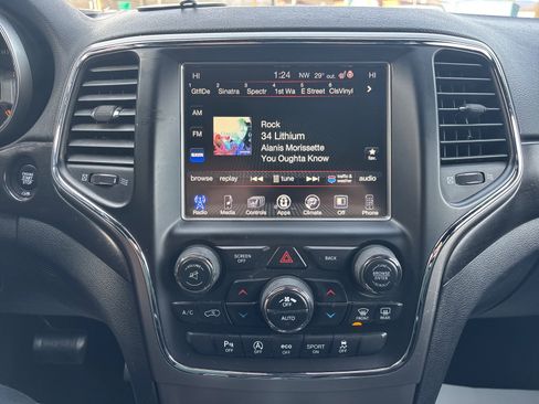 Used 2017 Jeep Grand Cherokee Altitude image 25