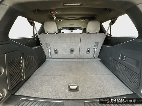 Used 2024 GMC Yukon XL SLT RWD image 28