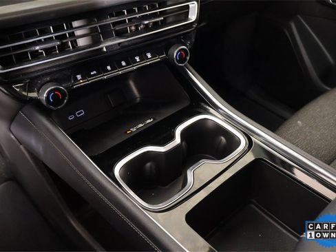 Used 2025 Chevrolet Traverse LT w/ Driver Confidence Package image 9