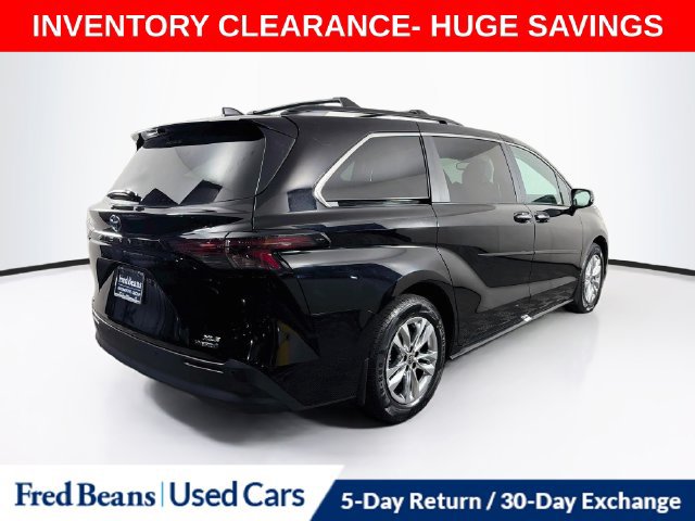 Used 2024 Toyota Sienna XLE w/ XLE Plus Package AWD/4WD image 10