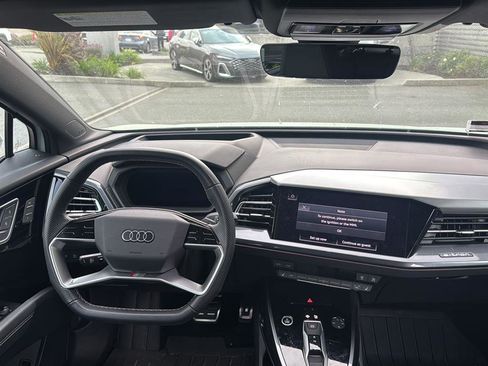 Used 2024 Audi Q4 e-tron Prestige image 10