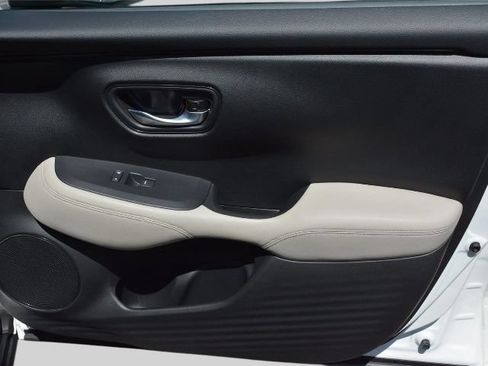 Used 2024 Honda HR-V LX image 21