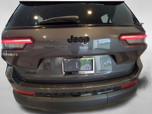 Used 2023 Jeep Grand Cherokee L Laredo AWD/4WD image 29