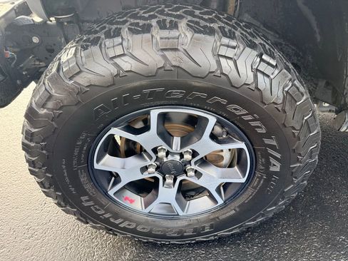 Used 2019 Jeep Wrangler Unlimited Rubicon w/ Dual Top Group AWD/4WD image 14