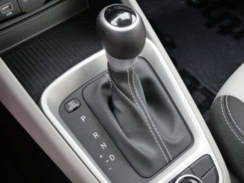 Certified 2023 Hyundai Venue SEL w/ Cargo Package image 25