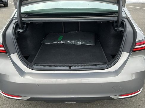 Used 2024 BMW 530i xDrive w/ Premium Package image 23