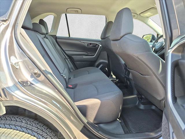 Used 2022 Toyota RAV4 LE AWD/4WD image 18