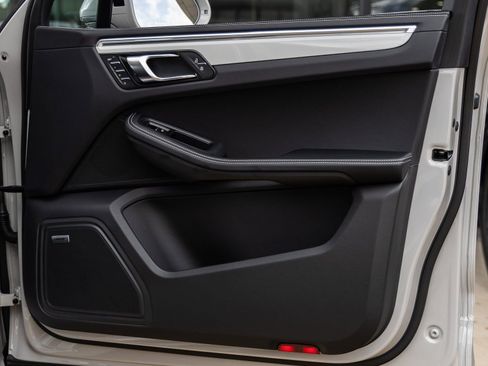 New 2026 Porsche Macan S image 46