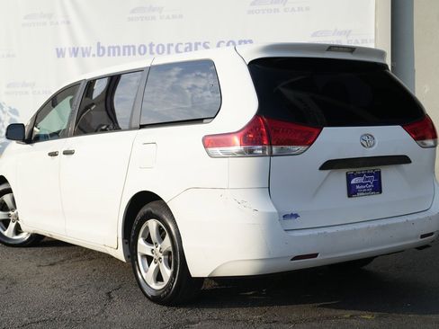 Used 2011 Toyota Sienna image 4