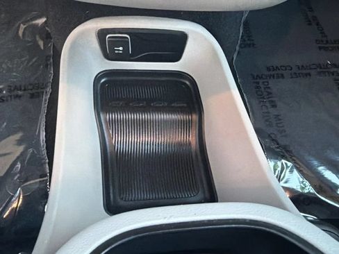 Used 2024 Chrysler Pacifica Touring-L FWD image 28