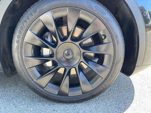 Used 2021 Tesla Model Y Long Range AWD/4WD image 30