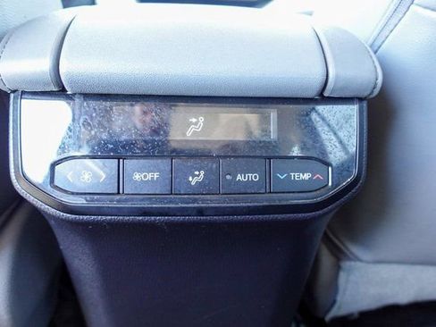 Certified 2023 Toyota Highlander XLE image 37