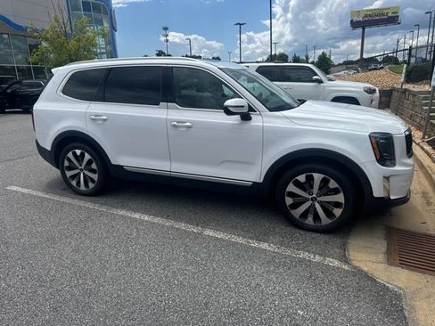 Used 2022 Kia Telluride S AWD/4WD image 3