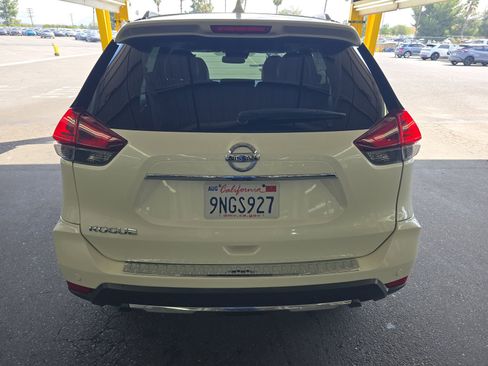 Used 2019 Nissan Rogue SL w/ Premium Package FWD image 8