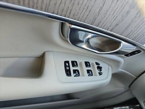 Used 2025 Volvo XC90 B6 Plus w/ Protection Package Premier image 26
