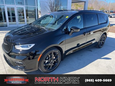 New 2026 Chrysler Pacifica Limited image 1