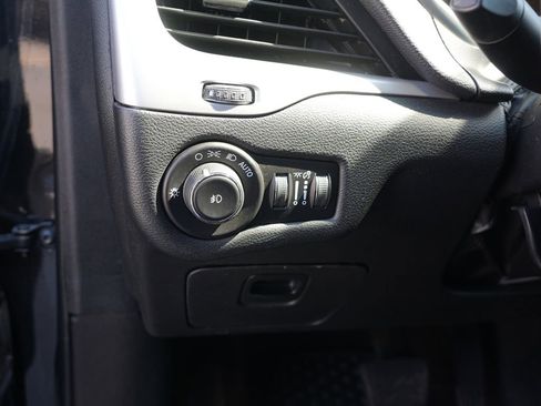 Used 2016 Jeep Cherokee Trailhawk AWD/4WD image 17