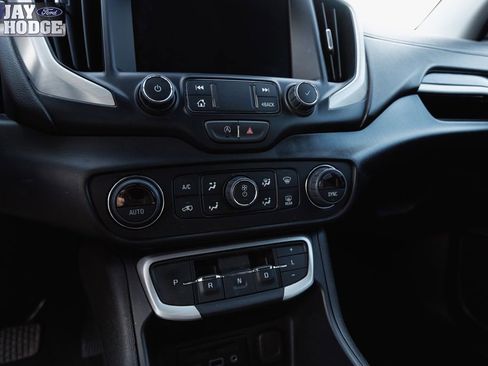 Used 2024 GMC Terrain SLT image 35