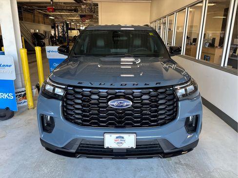 New 2026 Ford Explorer ST-Line AWD/4WD image 2