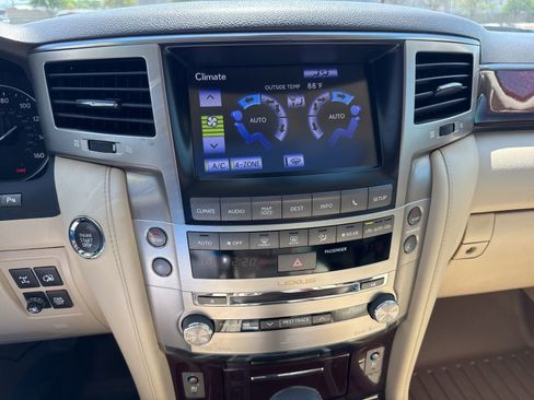 Used 2014 Lexus LX 570 4WD image 16