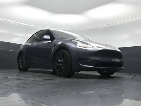 Used 2023 Tesla Model Y Long Range AWD/4WD image 38