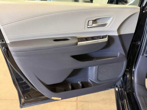 Used 2023 Toyota Sienna XLE AWD/4WD image 23