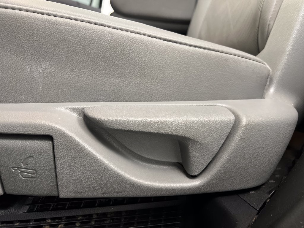 Used 2020 Toyota Highlander Platinum FWD image 19