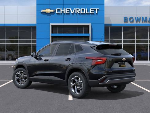 New 2026 Chevrolet Trax LT w/ Sunroof Package FWD image 3