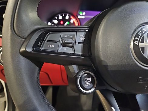 Used 2020 Alfa Romeo Giulia image 24