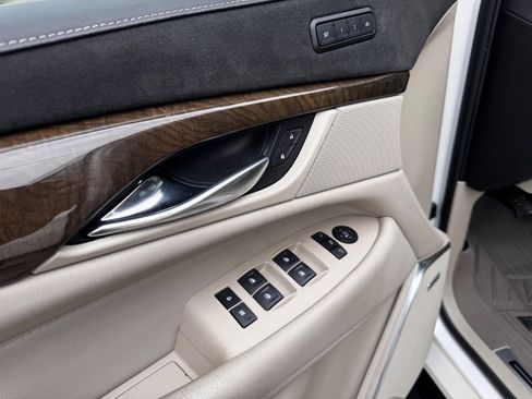 Used 2020 Cadillac Escalade Luxury image 27