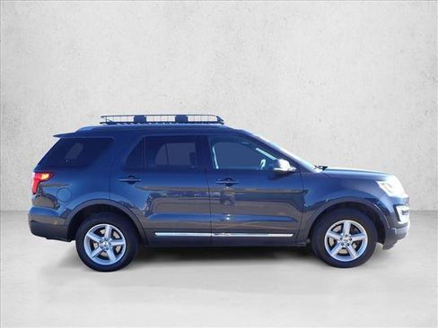 Used 2017 Ford Explorer XLT w/ Equipment Group 202A image 5