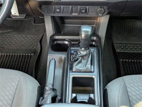 Used 2022 Toyota Tacoma SR image 22