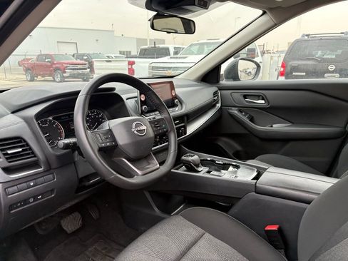 Used 2025 Nissan Rogue SV image 10