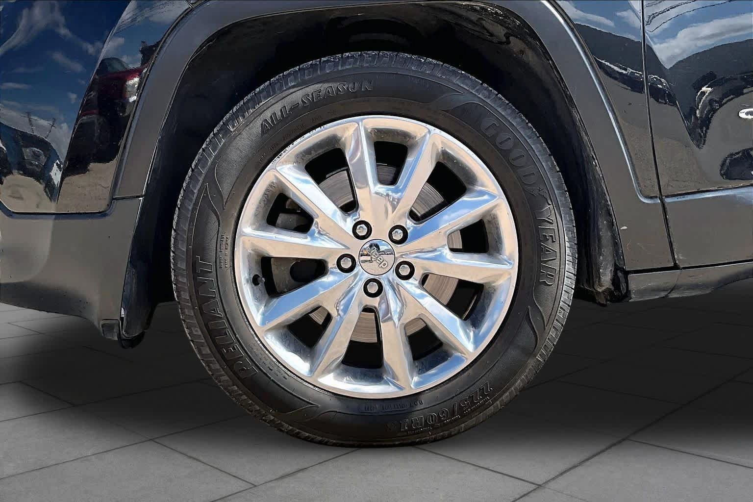 Used 2015 Jeep Cherokee Limited AWD/4WD image 11