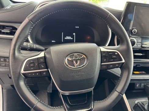 Used 2025 Toyota Highlander XSE AWD/4WD image 29