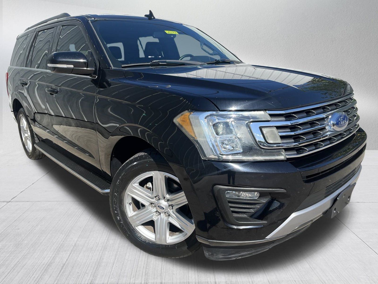 Used 2018 Ford Expedition XLT w/ Equipment Group 202A RWD image 3