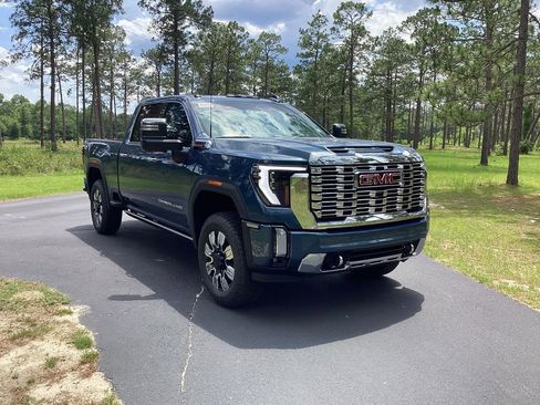 New 2026 GMC Sierra 2500 Denali w/ Denali Reserve Package AWD/4WD image 7