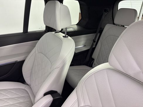 Certified 2025 BMW X7 xDrive40i w/ M Sport Package image 20
