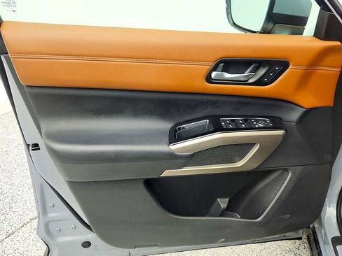 Used 2023 Nissan Pathfinder Platinum image 11