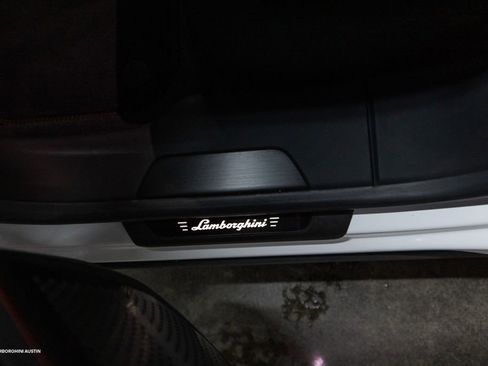 Used 2023 Lamborghini Urus Performante AWD/4WD image 36