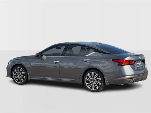 New 2025 Nissan Altima 2.5 SL image 3