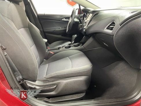 Used 2018 Chevrolet Cruze LT w/ LT Convenience Package FWD image 23