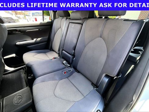 Used 2021 Toyota Highlander LE AWD/4WD image 21